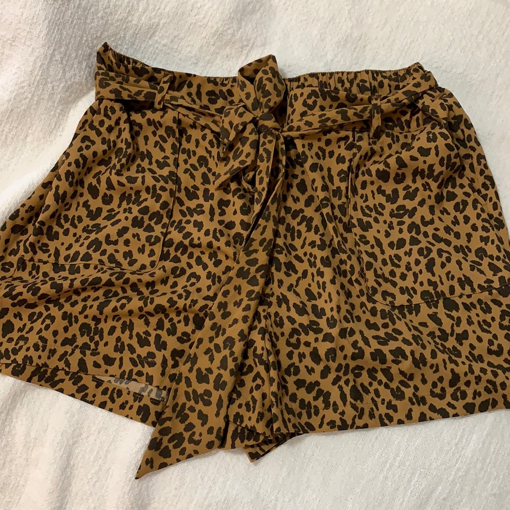 Cute leopard paper-bag shorts